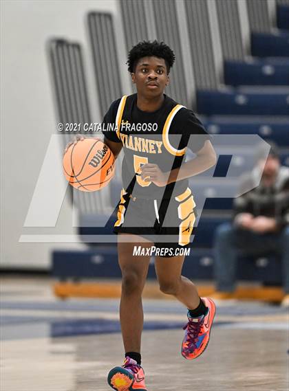 Thumbnail 2 in Manchester vs St. John-Vianney (WOBM Christmas Classic) photogallery.