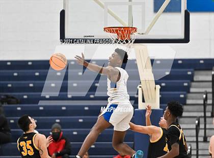 Thumbnail 3 in Manchester vs St. John-Vianney (WOBM Christmas Classic) photogallery.