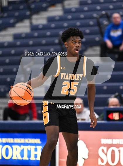 Thumbnail 3 in Manchester vs St. John-Vianney (WOBM Christmas Classic) photogallery.