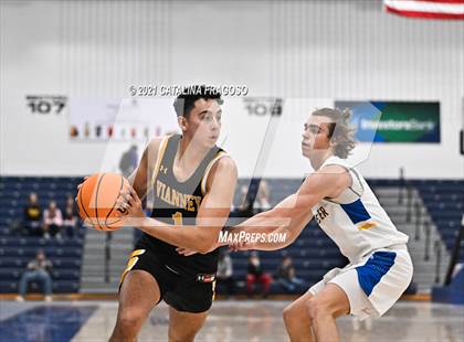 Thumbnail 3 in Manchester vs St. John-Vianney (WOBM Christmas Classic) photogallery.