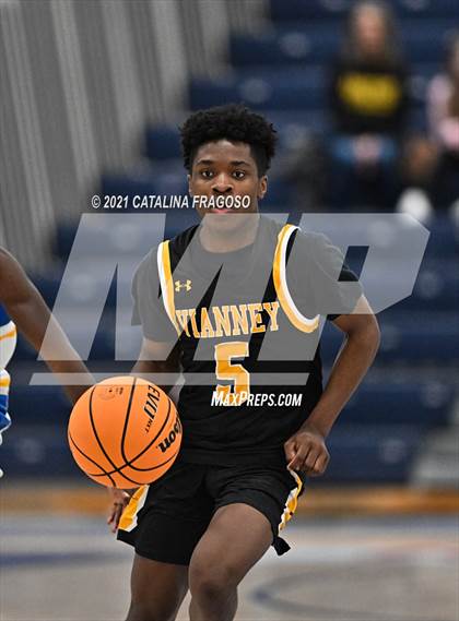 Thumbnail 2 in Manchester vs St. John-Vianney (WOBM Christmas Classic) photogallery.