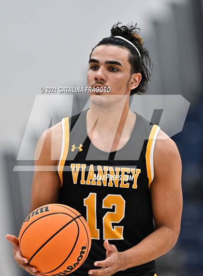 Thumbnail 2 in Manchester vs St. John-Vianney (WOBM Christmas Classic) photogallery.