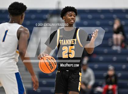 Thumbnail 2 in Manchester vs St. John-Vianney (WOBM Christmas Classic) photogallery.