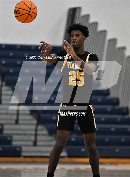 Thumbnail 1 in Manchester vs St. John-Vianney (WOBM Christmas Classic) photogallery.
