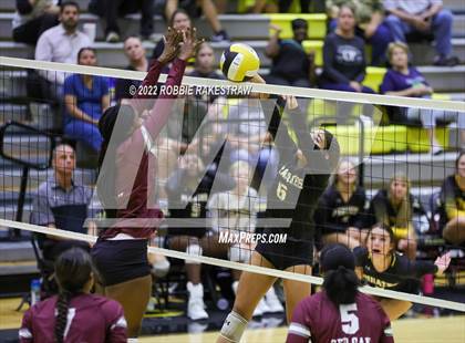 Thumbnail 1 in Red Oak @ Crandall photogallery.