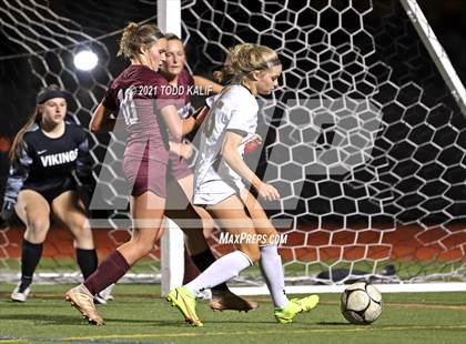Thumbnail 3 in East Lyme vs. Hand (CIAC Class L Second Round) photogallery.