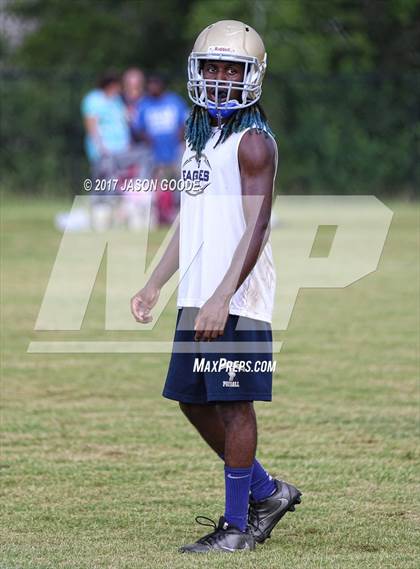 Thumbnail 1 in Nolensville 7-on-7 Tournament photogallery.