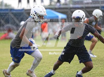 Thumbnail 1 in Nolensville 7-on-7 Tournament photogallery.