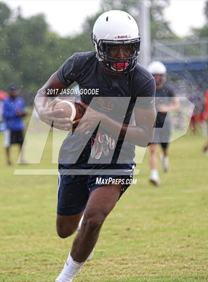 Thumbnail 1 in Nolensville 7-on-7 Tournament photogallery.
