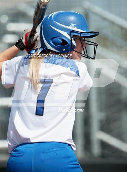 Thumbnail 3 in Byron Nelson vs Krum photogallery.