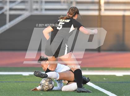 Thumbnail 2 in Villa Park @ Canyon photogallery.