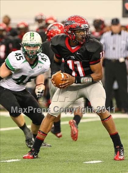 Thumbnail 1 in Cedar Hill vs. Carroll (5A Division 1 Area Playoff )    photogallery.