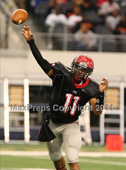 Thumbnail 1 in Cedar Hill vs. Carroll (5A Division 1 Area Playoff )    photogallery.