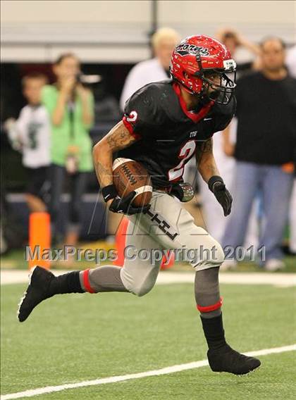 Thumbnail 1 in Cedar Hill vs. Carroll (5A Division 1 Area Playoff )    photogallery.