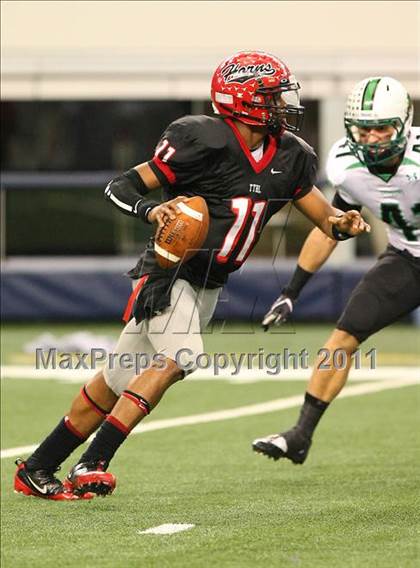 Thumbnail 1 in Cedar Hill vs. Carroll (5A Division 1 Area Playoff )    photogallery.