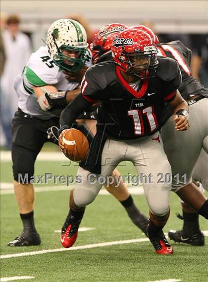 Thumbnail 3 in Cedar Hill vs. Carroll (5A Division 1 Area Playoff )    photogallery.
