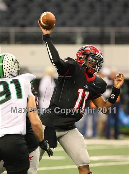 Thumbnail 2 in Cedar Hill vs. Carroll (5A Division 1 Area Playoff )    photogallery.