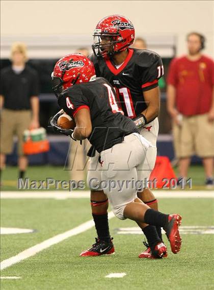 Thumbnail 2 in Cedar Hill vs. Carroll (5A Division 1 Area Playoff )    photogallery.