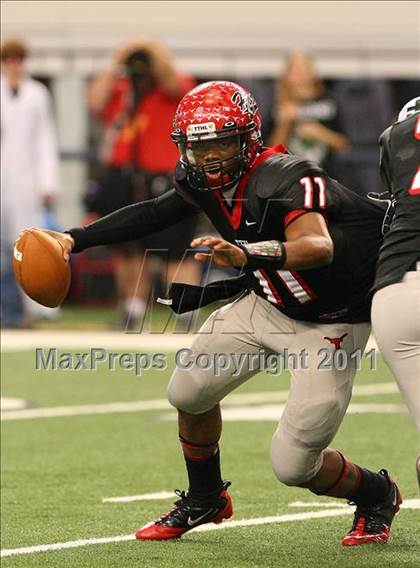 Thumbnail 2 in Cedar Hill vs. Carroll (5A Division 1 Area Playoff )    photogallery.