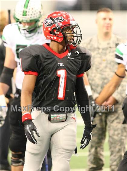 Thumbnail 1 in Cedar Hill vs. Carroll (5A Division 1 Area Playoff )    photogallery.