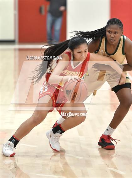 Thumbnail 3 in Cathedral Catholic vs. Long Beach Poly (Troy Classic) photogallery.