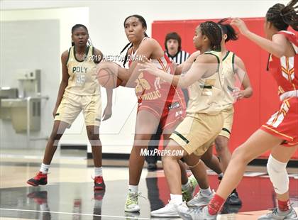 Thumbnail 3 in Cathedral Catholic vs. Long Beach Poly (Troy Classic) photogallery.