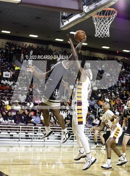 Thumbnail 3 in Jordan vs Beaumont United (UIL 6A Region 3 & 4 Regional Semifinal) photogallery.