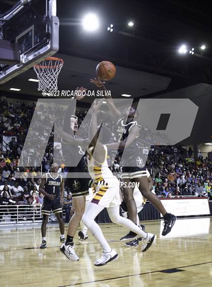 Thumbnail 2 in Jordan vs Beaumont United (UIL 6A Region 3 & 4 Regional Semifinal) photogallery.