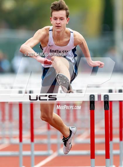 Thumbnail 1 in Harold Scott Invitational (100-Meter hurdles) photogallery.