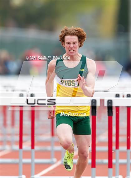 Thumbnail 1 in Harold Scott Invitational (100-Meter hurdles) photogallery.