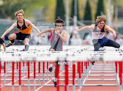Thumbnail 1 in Harold Scott Invitational (100-Meter hurdles) photogallery.