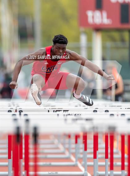 Thumbnail 2 in Harold Scott Invitational (100-Meter hurdles) photogallery.