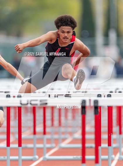 Thumbnail 1 in Harold Scott Invitational (100-Meter hurdles) photogallery.