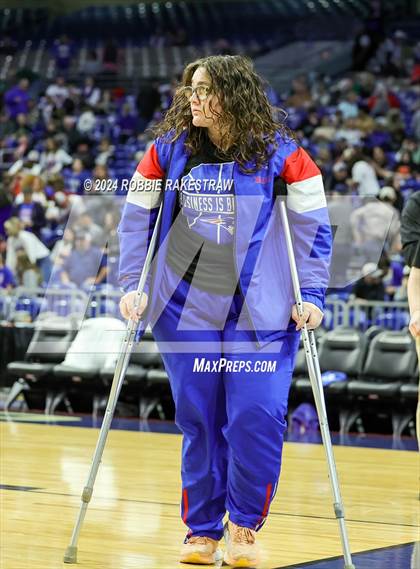 Thumbnail 2 in Valley vs. Neches (UIL 1A Basketball Semifinal) photogallery.