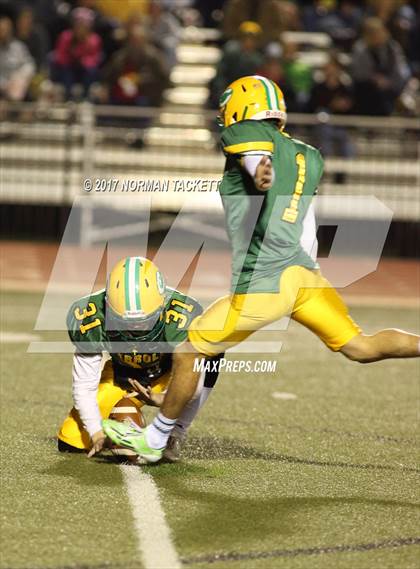 Thumbnail 1 in Bishop Carroll vs. Maize (KSHSAA 5A Quarterfinal) photogallery.