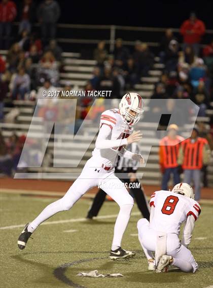 Thumbnail 3 in Bishop Carroll vs. Maize (KSHSAA 5A Quarterfinal) photogallery.