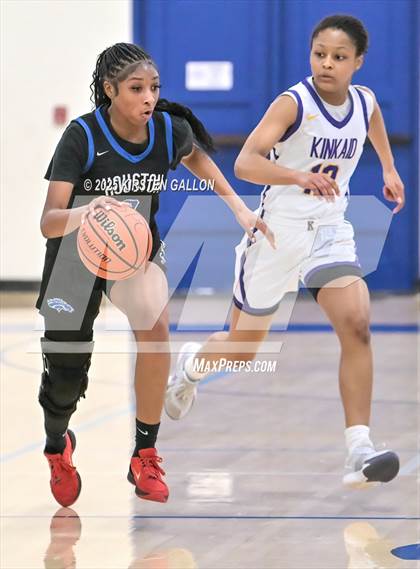Thumbnail 2 in Kinkaid vs. Houston Christian photogallery.