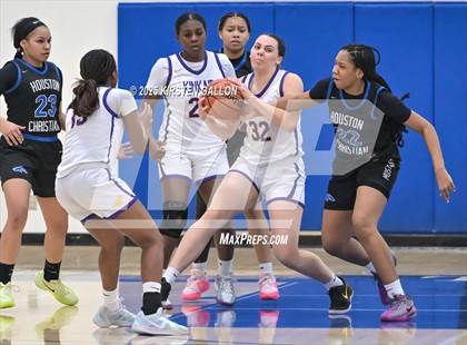 Thumbnail 3 in Kinkaid vs. Houston Christian photogallery.