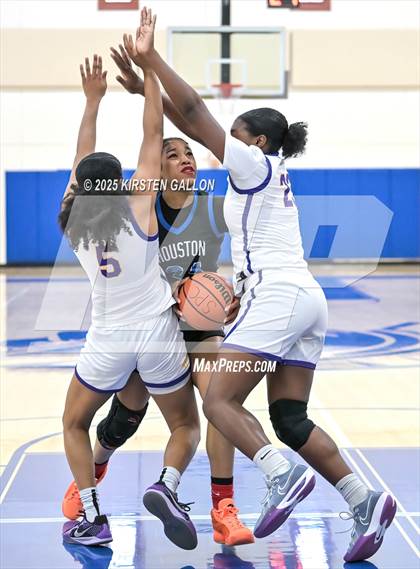 Thumbnail 2 in Kinkaid vs. Houston Christian photogallery.