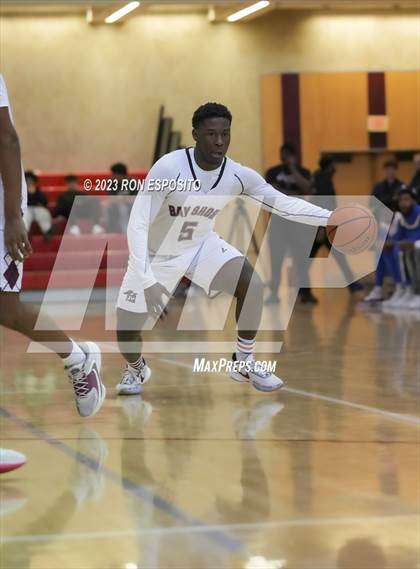 Thumbnail 3 in Bay Shore vs Portledge (Gary Charles Holiday Hoops Classic) photogallery.