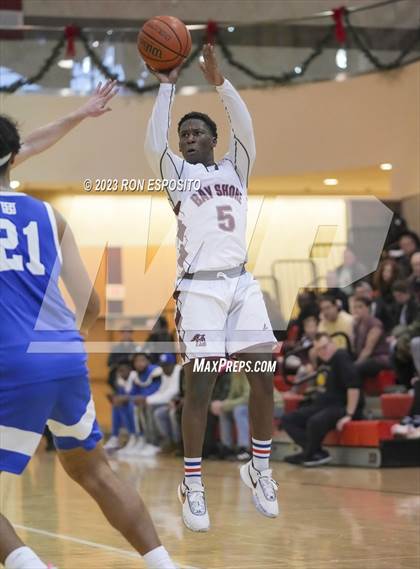 Thumbnail 3 in Bay Shore vs Portledge (Gary Charles Holiday Hoops Classic) photogallery.