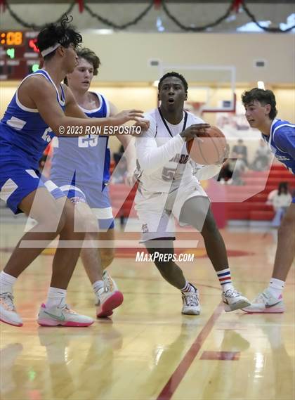 Thumbnail 3 in Bay Shore vs Portledge (Gary Charles Holiday Hoops Classic) photogallery.