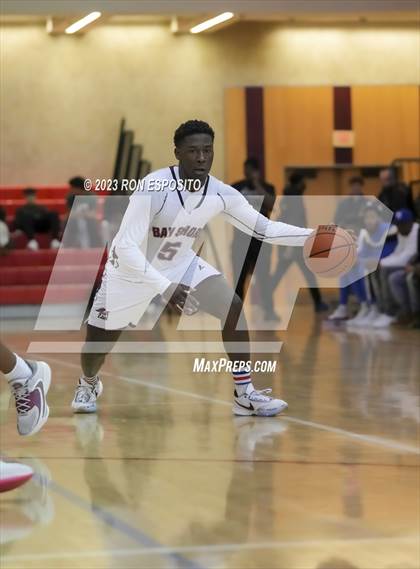 Thumbnail 1 in Bay Shore vs Portledge (Gary Charles Holiday Hoops Classic) photogallery.