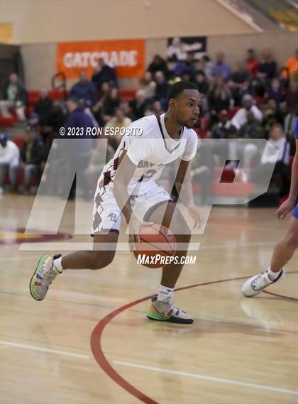Thumbnail 3 in Bay Shore vs Portledge (Gary Charles Holiday Hoops Classic) photogallery.
