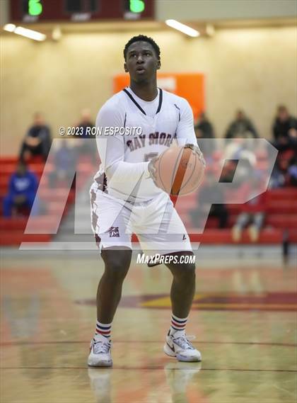 Thumbnail 2 in Bay Shore vs Portledge (Gary Charles Holiday Hoops Classic) photogallery.