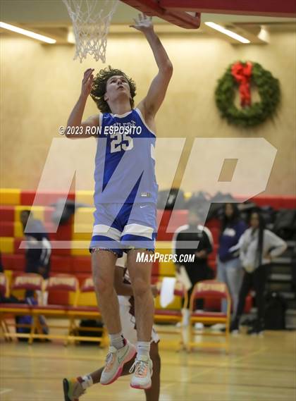 Thumbnail 2 in Bay Shore vs Portledge (Gary Charles Holiday Hoops Classic) photogallery.