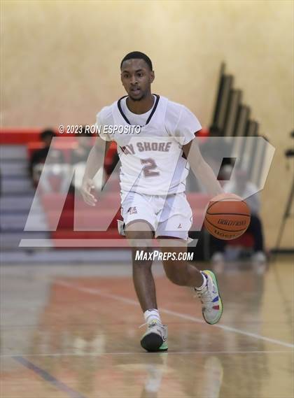 Thumbnail 3 in Bay Shore vs Portledge (Gary Charles Holiday Hoops Classic) photogallery.