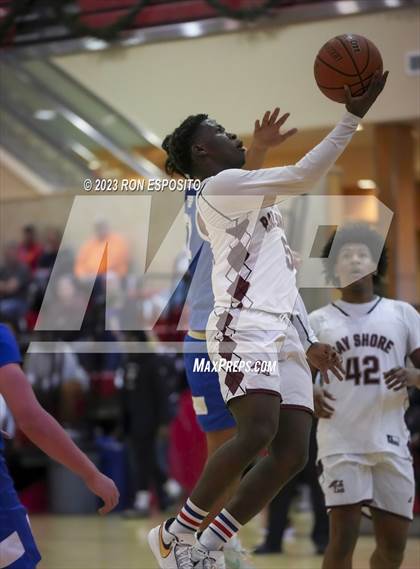 Thumbnail 3 in Bay Shore vs Portledge (Gary Charles Holiday Hoops Classic) photogallery.