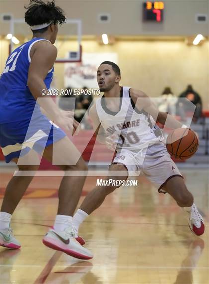 Thumbnail 2 in Bay Shore vs Portledge (Gary Charles Holiday Hoops Classic) photogallery.