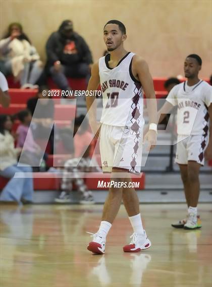 Thumbnail 2 in Bay Shore vs Portledge (Gary Charles Holiday Hoops Classic) photogallery.